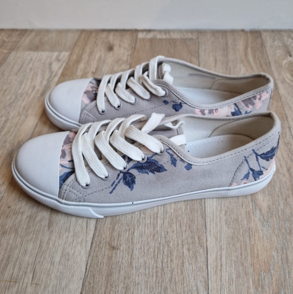 Cath Kidston Floral Canvas Shoes size 4 *NEW  & Unworn - Picture 2 of 5